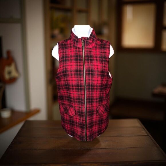 NWT Maurices Wool Blend Vest Sherpa Lined  Red Plaid Pockets Size Medium - Picture 1 of 7